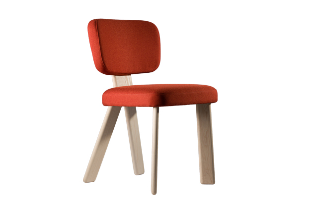 Nuy - židle, která spojuje strukturu a pohodlí