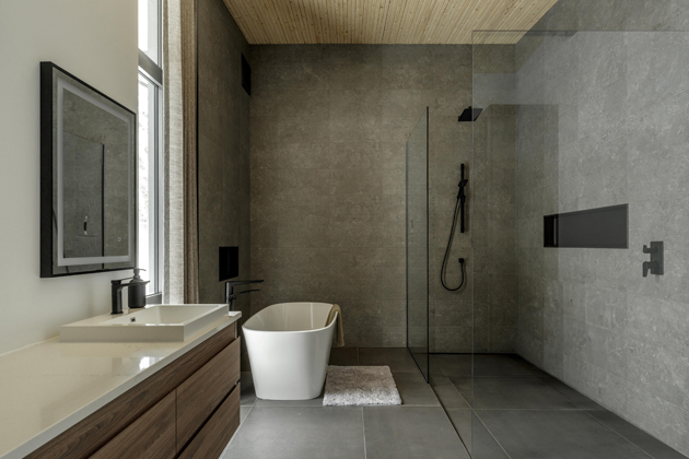 Mezi polem a lesem: rodinn&yacute; dům v Saint Damien