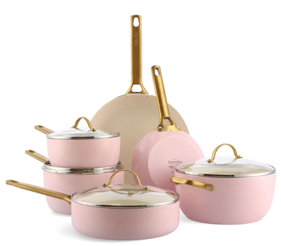 Sada n&aacute;dob&iacute; (GreenPan) s nepřilnav&yacute;m keramick&yacute;m povrchem 10 ks, pastelově růžov&aacute;, cena 9 999 Kč&nbsp;