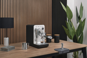 Ruční pákový kávovar Minipro espresso EMC02, nerezová ocel a probarvený plast, černá, více barev, čelní panel kartáčovaný hliník, objem nádoby na vodu 1,7 l, tlak 15 barů,  cena 36 590 Kč