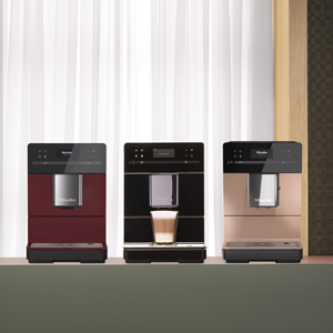 Volně stoj&iacute;c&iacute; k&aacute;vovary CM 5310 Silence ostružinov&aacute;, obsidian čern&aacute; a&nbsp;CM 5510 Silence zlatorůžov&aacute; (Miele), funkce One Touch for Two jedn&iacute;m stiskem tlač&iacute;tka, AromaticSystem pro intenzivn&iacute; k&aacute;vov&eacute; aroma, cena CM 5310 Silence 24&nbsp;490&nbsp;Kč, cena 