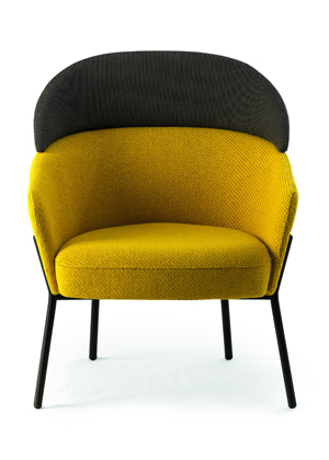 Kolekce WAM od Bross, navržen&aacute; Marco Zito, kombinuje lehkou kovovou konstrukci s bohatě čalouněn&yacute;mi objemy &ndash; dialog minimalismu a komfortu v modern&iacute;m lounge designu.