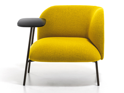 Designov&eacute; kolekce SIT navržen&eacute; Marco Zito pracuj&iacute; s kontrastem mezi lehkou kovovou konstrukc&iacute; a bohatě čalouněn&yacute;mi objemy