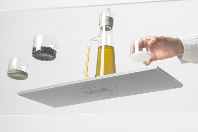 Hliníkové podnosy Storm tray přinášejí nové odstíny červené a champagne, vytvořené ve spolupráci s umělcem Ivan Tresoldi.