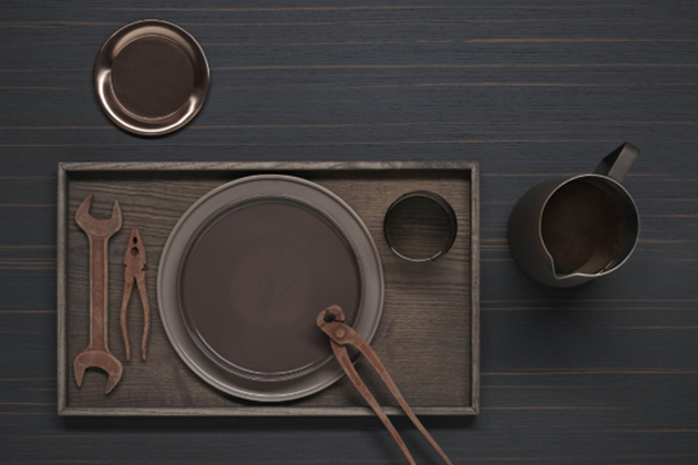 Podnos Kn Tile tray z jasanového dřeva mořeného do odstínu eucalyptus potvrzuje, že jednoduchost je často nejsofistikovanější volbou.