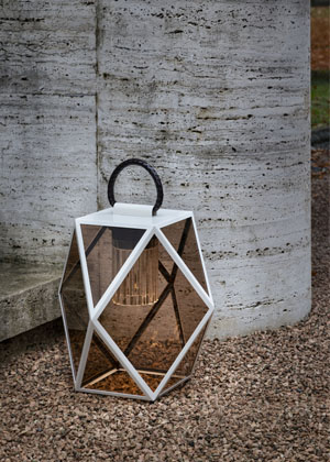 Ikonick&aacute; lucerna v nov&eacute;m světle