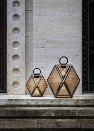 Ikonick&aacute; lucerna v nov&eacute;m světle