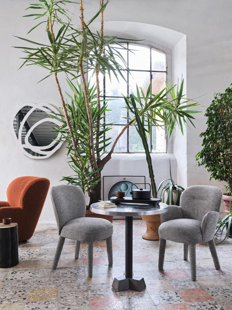 Loll roz&scaron;iřuje svůj koncept mezi stolov&aacute;n&iacute;m