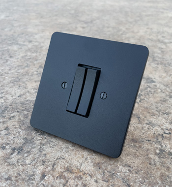 Vyp&iacute;nač AVANT čern&yacute; dvojklapka hlin&iacute;k