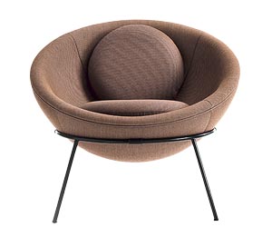 Křeslo Bowl, design Lina Bo Bardi, konstrukce z&nbsp;kovu, textiln&iacute; čalouněn&iacute;, v&yacute;&scaron;ka 76 cm,&nbsp;&scaron;&iacute;řka 87 cm, cena 109 568&nbsp;Kč