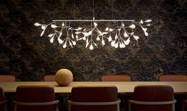 Z&aacute;věsn&eacute; sv&iacute;tidlo Heracleum Endless, design Bertjan Pot, polykarbon&aacute;t, ocel a&nbsp;kov, rozměry 37 &times; 116 cm, cena 75 790&nbsp;Kč