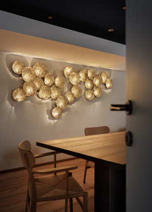 Gold Moon: dotek zlat&eacute; elegance pro va&scaron;e stěny