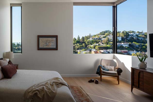 Slot House: Vertik&aacute;ln&iacute; bydlen&iacute; v kopc&iacute;ch Silver Lake