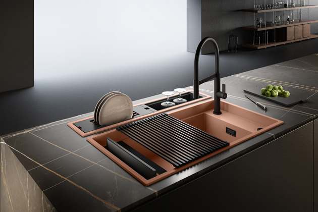 Hlavní dřez Dialogo 360 K83 a zadní dřez Dialogo C86 Canale K83 (Elleci), keramický materiál Keratek K83, barva Clay, vysoká odolnost proti poškrábání i nárazu, více variací, zadní dřez má také vlastní odpad, cena hlavního dřezu 16 990 Kč, cena zadního 6 990 Kč