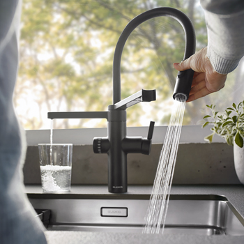 Baterie na filtrovanou i&nbsp;užitkovou vodu Evol-S&nbsp;Pro 526636 včetně filtračn&iacute; sady, čern&aacute; matn&aacute;, nastaven&iacute; množstv&iacute; filtrovan&eacute; vody, vysoce kvalitn&iacute; v&iacute;cestupňov&yacute; filtr BWT pro redukci vodn&iacute;ho kamene a&nbsp;zlep&scaron;en&iacute; chuti, samostatn&eacute; rameno pro filtrovanou vodu, přep&iacute;n&aacute;n&iacute; režimů vody s&nbsp;magnetick&yacute;m uchycen&iacute;m, cena 40&nbsp;490&nbsp;Kč 