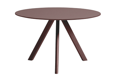 Stůl z&nbsp;kolekce Copenhague CPH 20, design Ronan &amp; Erwan Bouroullecovi, dubov&eacute; dřevo, překližka s&nbsp;linoleem/lamin&aacute;tem, &Oslash; 120 cm, v&yacute;&scaron;ka 74 cm, cena 28&nbsp;725 Kč 