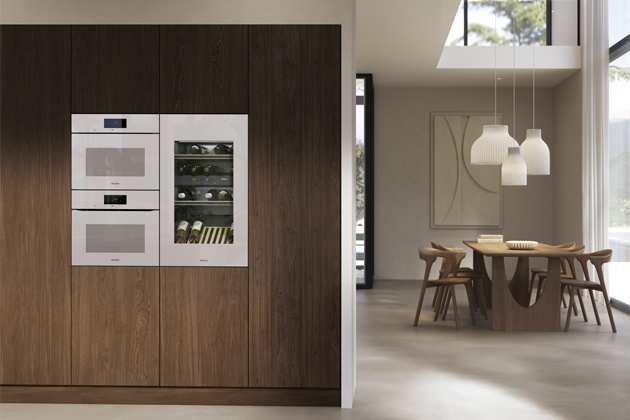 ArtLine, řada vestavěn&yacute;ch spotřebičů v&nbsp;elegantn&iacute;m perleťově b&eacute;žov&eacute;m proveden&iacute; od k&aacute;vovaru, vinot&eacute;ky, pečic&iacute;ch trub, nahř&iacute;vac&iacute;ch a&nbsp;vakuovac&iacute;ch z&aacute;suvek až po konvektomaty 