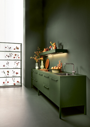 Frame Kitchen (Fantin), design Salvatore Indriolo, kompaktn&iacute; kuchyň vyroben&aacute; z&nbsp;nerezavěj&iacute;c&iacute; oceli nebo z&nbsp;desek Fenix NTM