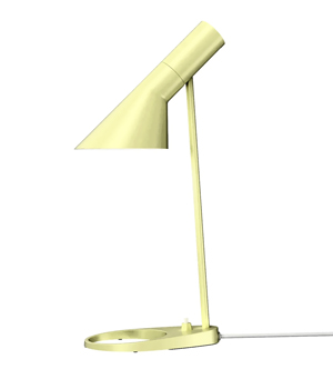 Stoln&iacute; lampa z&nbsp;kolekce AJ, design Arne Jacobsen, kov, v&yacute;&scaron;ka 56 cm, cena 26&nbsp;393 Kč