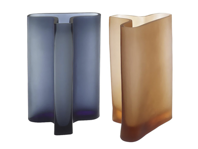 T Vase, design Marie Christine Dorner, sklo, v&yacute;&scaron;ka 19,5 a&nbsp;32 cm, cena od 4 430 Kč 