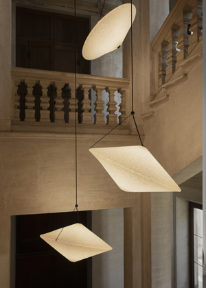 Z&aacute;věsn&eacute; sv&iacute;tidlo Rificolona,  design E-ggs, recyklovan&yacute; polyetylen, &Oslash; 80 cm,  cena 26 474 Kč