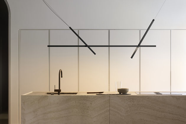 Závěsné svítidlo Across Luceplan,  design Studio Pio &amp; Tito Toso, kov, šířka 102  a 180 cm, cena od 30 102 Kč 