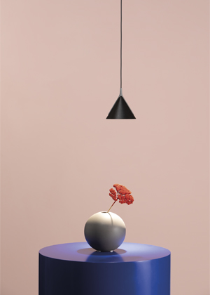 Z&aacute;věsn&eacute; sv&iacute;tidlo Jewell, design Studio Yonoh, lakovan&yacute; kov, &Oslash; 9 cm, cena na dotaz 