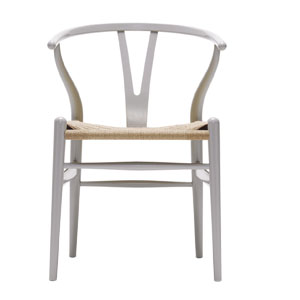 Židle CH24 z&nbsp;kolekce Wishbone, design Hans J. Wegner, tkan&yacute; sed&aacute;k z&nbsp;cca 120 metrů pap&iacute;rov&eacute;ho provazu,  cena 15&nbsp;321&nbsp;K