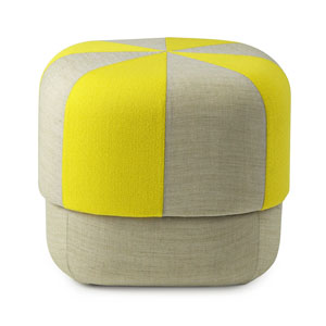 Taburet z&nbsp;kolekce Circus Duo Normann Copenhagen, design Simon Legald, velurov&aacute; l&aacute;tka, &Oslash; 46 cm, v&yacute;&scaron;ka 40 cm, cena 16&nbsp;439&nbsp;Kč 