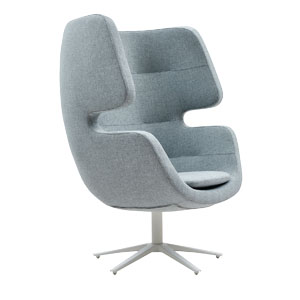 Křeslo z&nbsp;kolekce Moai, design Philip Bro, značn&eacute; množstv&iacute; čalouněn&iacute;, cena od 60&nbsp;379&nbsp;Kč 