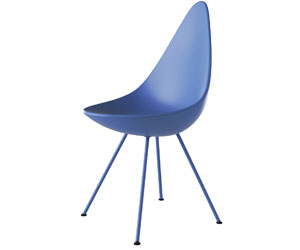 Židle z&nbsp;kolekce Drop, design  Arne Jacobsen, lakovan&aacute; ocel, plast, v&yacute;&scaron;ka sedu  46 cm, cena na dotaz &rarr;&nbsp;www.stockist.cz