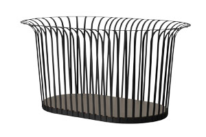 &Uacute;ložn&yacute; ko&scaron; Ribbon, design Norm Architects, pr&aacute;&scaron;kově lakovan&aacute; ocel, kůže, 41 &times; 61 cm, v&yacute;&scaron;ka 30 cm, cena na dotaz