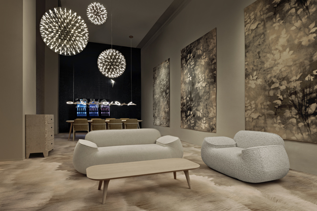 Křeslo a sofa Big George, design Cristian Mohaded, více druhů textilií, cena od 106 731 Kč 