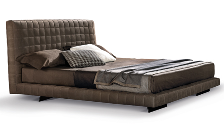 Twiggy Bed Minotti, design Rodolfo Dordoni, kůže, brou&scaron;en&yacute; hlin&iacute;k, dvě v&yacute;&scaron;ky čela, ta&scaron;tičkov&eacute; pružiny, orientačn&iacute; cena 480 000 Kč 