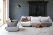 Stabilně měkká  All you need is cushions! Takové je motto aktualizované verze modulární pohovky Dunder X (Blå Station), která se oproti té původní obejde zcela bez knoflíků... Tvořena polštáři působí měkce, přizpůsobivě a pohodlně, přitom je díky rámu z chromované oceli velmi stabilní oporou. Dostupné jsou také rohové moduly i samostatně stojící křesla. Na výběr z mnoha typů a barev čalounění, design Stefan Borselius, cena na dotaz.