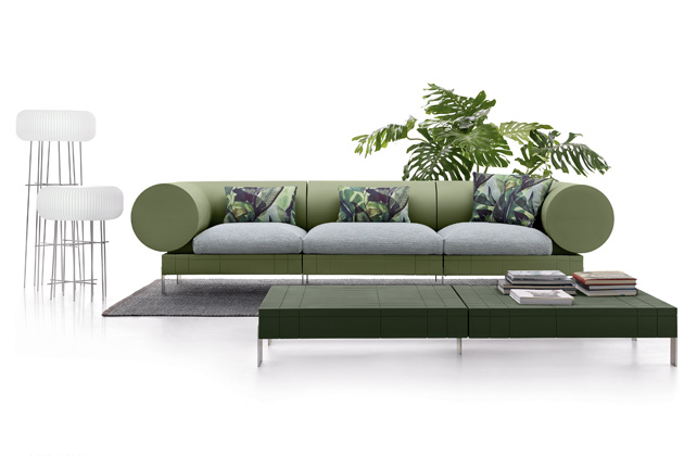 Modulární sofa a stolek Rhor, polyetylen s UV úpravou, pozinkovaný kov, venkovní užití, cena stolku 14 000 Kč