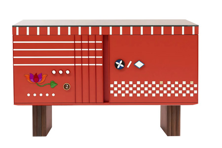 Komoda Kundan, design Doshi Levien, lakovan&eacute; dřevo, barven&eacute; sklo a&nbsp;zrcadla, limitovan&aacute; edice, cena na dotaz