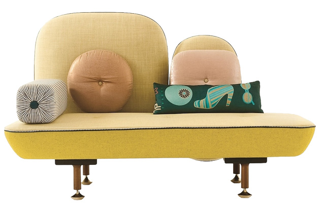 Sofa My Beautiful Backside Sofa, design Doshi Levien, rám ze dřeva a oceli, šířka  160 až 307 cm, cena na dotaz → www.moroso.it