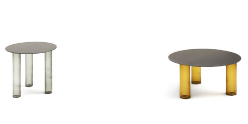 Stolky Echino, design Sebastian Herkner, tř&iacute;vrstv&eacute; foukan&eacute; sklo, 4 mm siln&aacute; deska s&nbsp;př&iacute;rodn&iacute; nebo niklovou &uacute;pravou,cena od 41 191 Kč