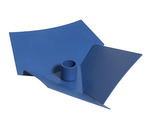 Sv&iacute;cen Aube, lakovan&aacute; ocel, rozměry 20,5 &times; 17,5 &times; 5,5 cm, cena 3 500&nbsp;Kč