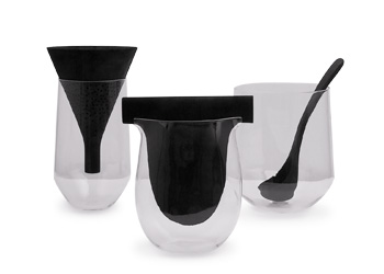 S&eacute;rie Charcoal vznikla v&nbsp;r&aacute;mci retrospektivy Gerrita Rietvelda ve Vitra Design Museu, design&eacute;ři se inspirovali tradičn&iacute; v&yacute;robou dřevěn&eacute;ho uhl&iacute; pomal&yacute;m spalov&aacute;n&iacute;m dřeva po dobu 5&ndash;7 dn&iacute; a&nbsp;jednotliv&eacute; prvky z&nbsp;ohořel&yacute;ch zbytků zkombinovali s&nbsp;ručně foukan&yacute;m sklem.
