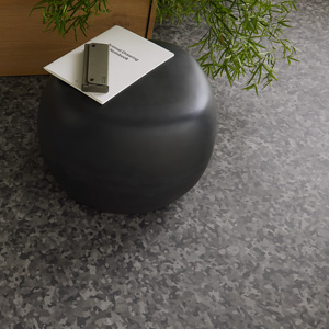 Z&aacute;těžov&aacute; vinylov&aacute; podlaha Grey Mimetico z&nbsp;kolekce Modul&rsquo;up, voln&aacute; pokl&aacute;dka,  cena na dotaz &rarr;