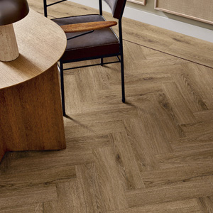 Vinylov&aacute; podlaha Thorndon Oak Large Parquet FP212, rustik&aacute;ln&iacute; parketov&yacute; design s&nbsp;hřejiv&yacute;mi skořicov&yacute;mi t&oacute;ny a&nbsp;povrchem re&aacute;ln&eacute;ho dřeva, cena na dotaz