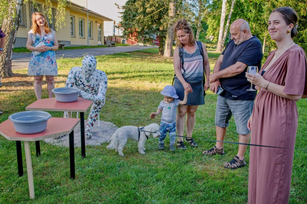 Když se minulost začne proměňovat. V Horn&iacute; Bř&iacute;ze vzniklo uměn&iacute; z dlaždic m&iacute;stn&iacute; tov&aacute;rny