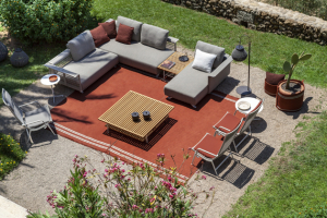 Modulární venkovní sedací souprava Solaria (Poltrona Frau), design Ludovica Serafini a Roberto Palomba, lakovaná nerezová ocel, ručně tkaný provazový výplet, cena na dotaz 