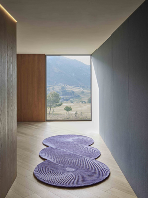 Koberec z&nbsp;kolekce Giro s&nbsp;n&aacute;padit&yacute;m designem, design MUT Design, rozměr132 &times; 234 cm, 100% vlna, cena 51&nbsp;909 Kč 
