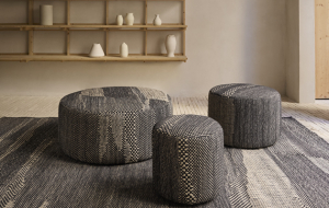 Pufy Wabisabi, design Nani Marquina, cena od 22 420 Kč