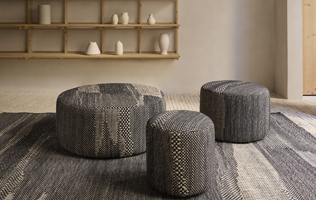 Pufy Wabisabi, design Nani Marquina, cena od 22 420 Kč