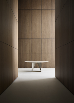 Stůl Lambda, design Giuseppe Bavuso, s&nbsp;podnož&iacute; inspirovanou složen&yacute;mi listy pap&iacute;ru, materi&aacute;l mramor, dřevo, cena na dotaz 