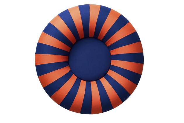 Float, puf z gumy a polyesteru, rozměry 100 × 30 cm, cena 7 449 Kč